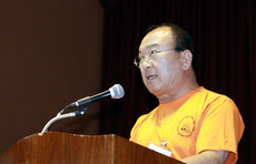 2009년 임원연수회 인사 말씀하시는 본회 박희찬 회장님,